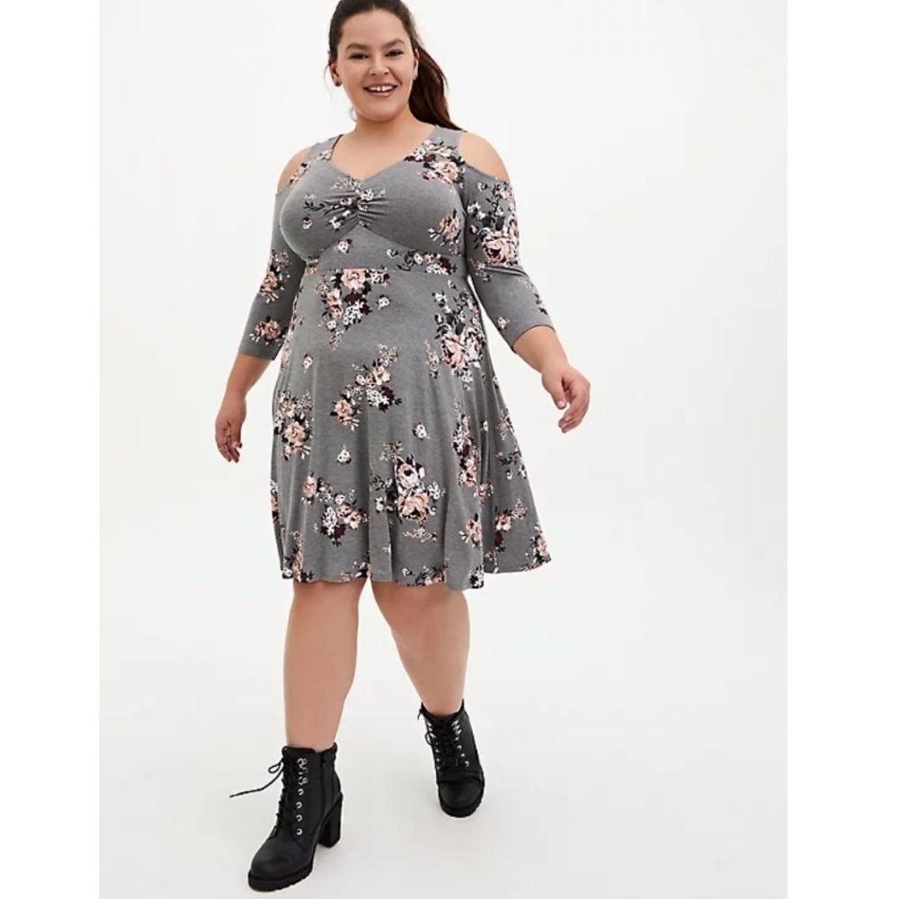 Torrid size 5/ 5X/ 28 GREY FLORAL JERSEY SKATER DRESS